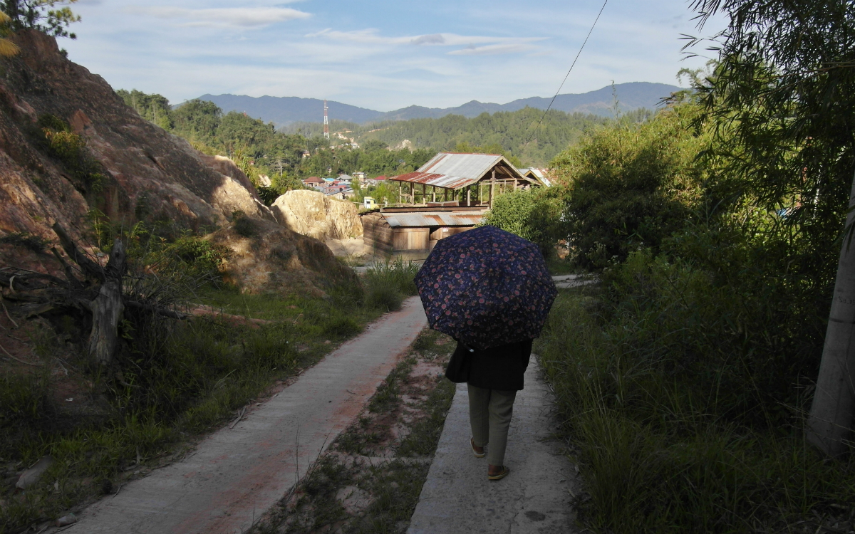 Auf dem Rückweg vom Reisfeld in Indonesien. (Foto: EMS/Kleinschmidt) Auf dem Rückweg vom Reisfeld in Indonesien. (Foto: EMS/Kleinschmidt)