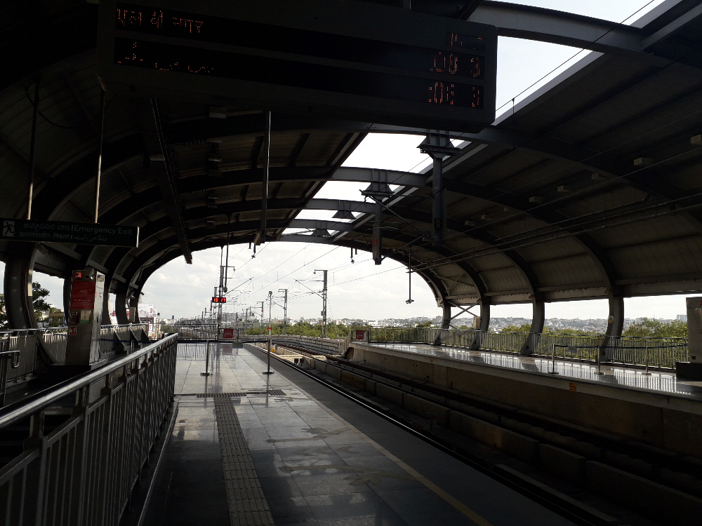 Eine Metro Station in Hyderabad, der schnellste Weg um durch die Stadt zu kommen (Foto: EMS/ Heidtmann)