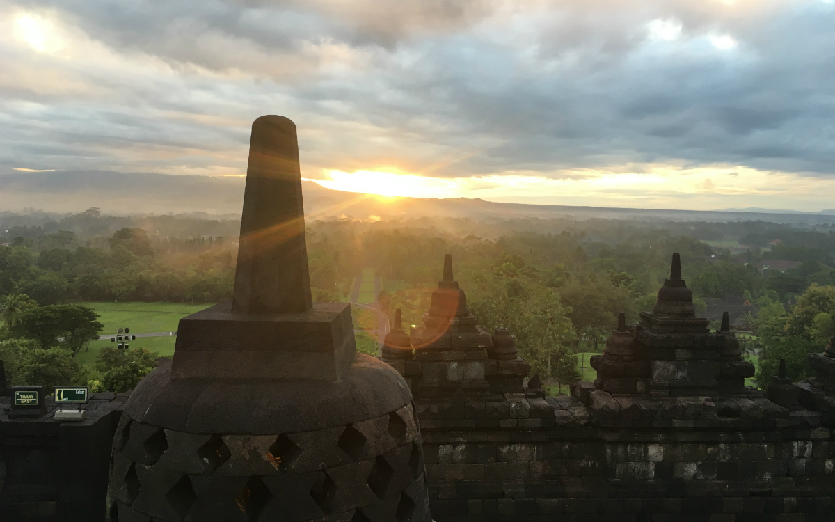 Borobudur bei Sonnenaufgang (Foto: EMS/Richter)