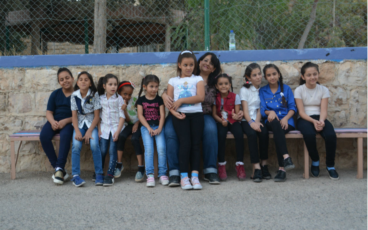 Gemeinsam mit allen Mädchen bei einer Feier, die anlässlich des Starts des neuen Schuljahres im September veranstaltet wurde. (Foto: EMS/Schnotz)