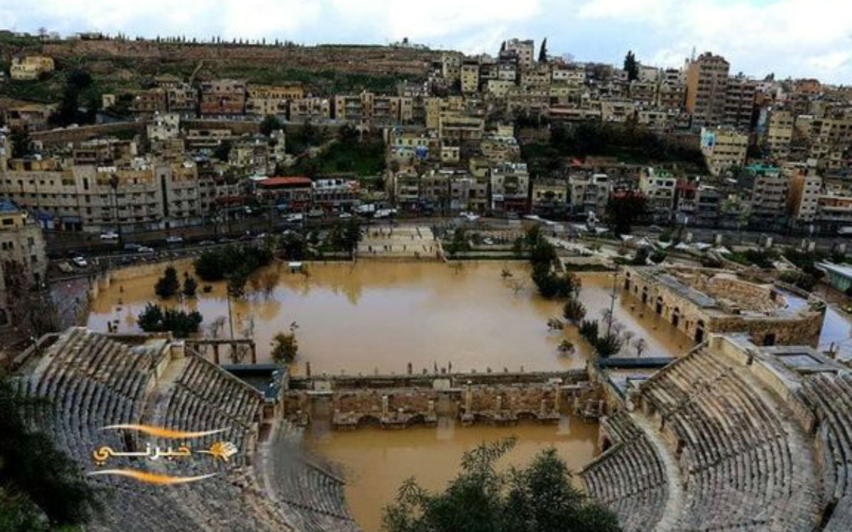 Überschwemmung in Amman im Februar 2019. Das römische Theater und dessen Vorplatz standen unter Wasser (Foto: ems/Batarseh)