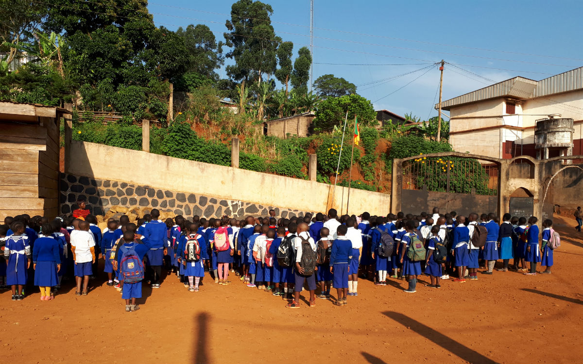 Die Schüler der Primary School beim täglichen Morgenlob (Foto: EMS/Körner)