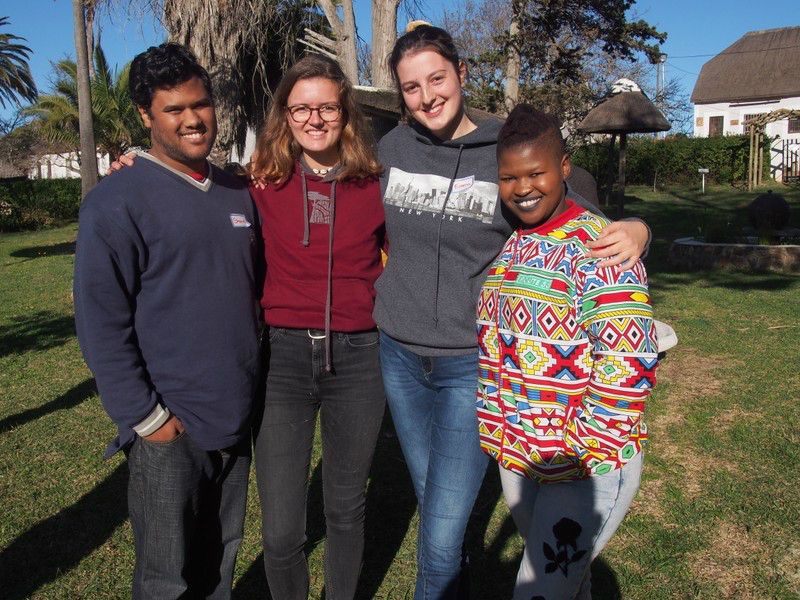 Im biblischen Garten mit Shaun, Lena, und Soso (Foto:EMS/Cohnen)