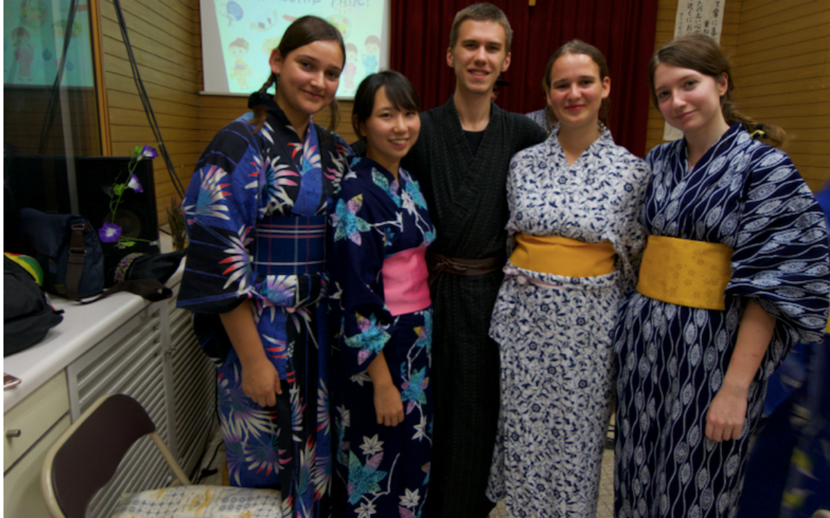 Raisa, Noriko, Julius, Diotima und Ich beim Yukata Worship (Foto: EMS/Sigmund)