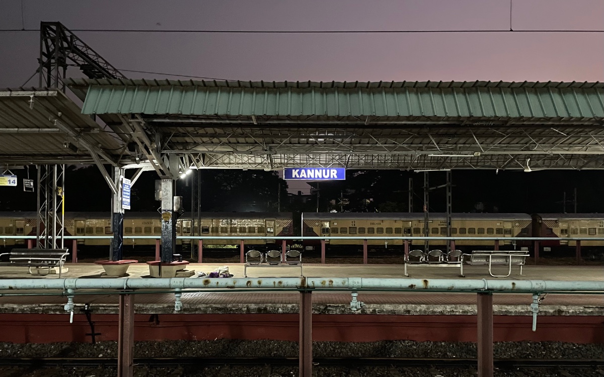 Ankunft in Kannur Station, Kerala, Indien (Foto: EMS/Röckle)