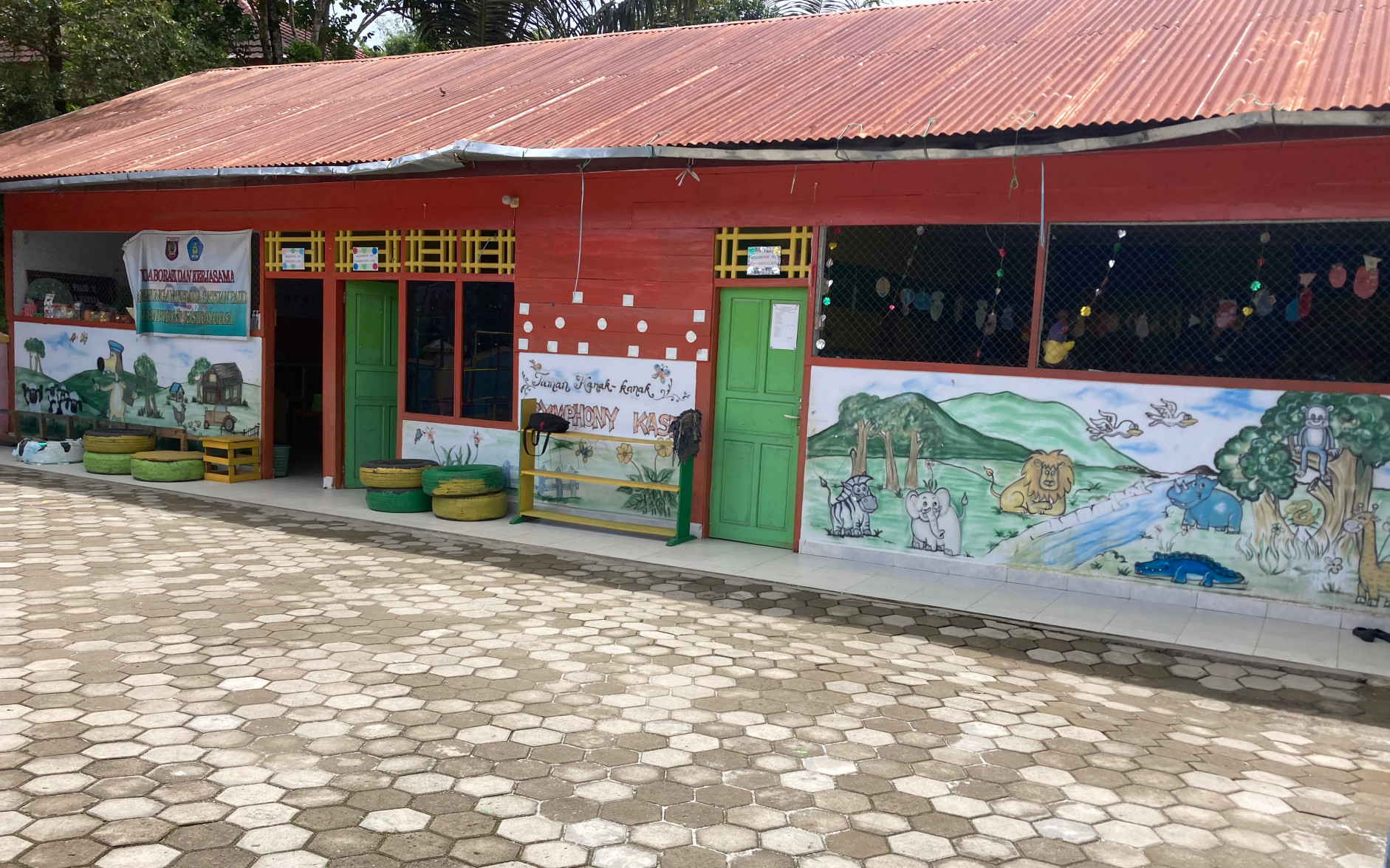 So sieht ein bunter Kindergarten in Mamasa aus :) (Foto: EMS/Pietras)