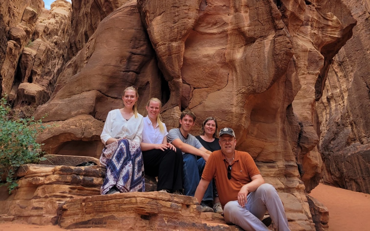 Meine Familie und ich in der Wüste Wadi Rum (Foto: EMS/Feick)