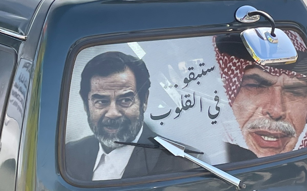 "Sie bleiben in unseren Herzen" -Die Heckscheibe eines jordanischen Verkehrsteilnehmers (Foto: EMS/Schnaittacher)
