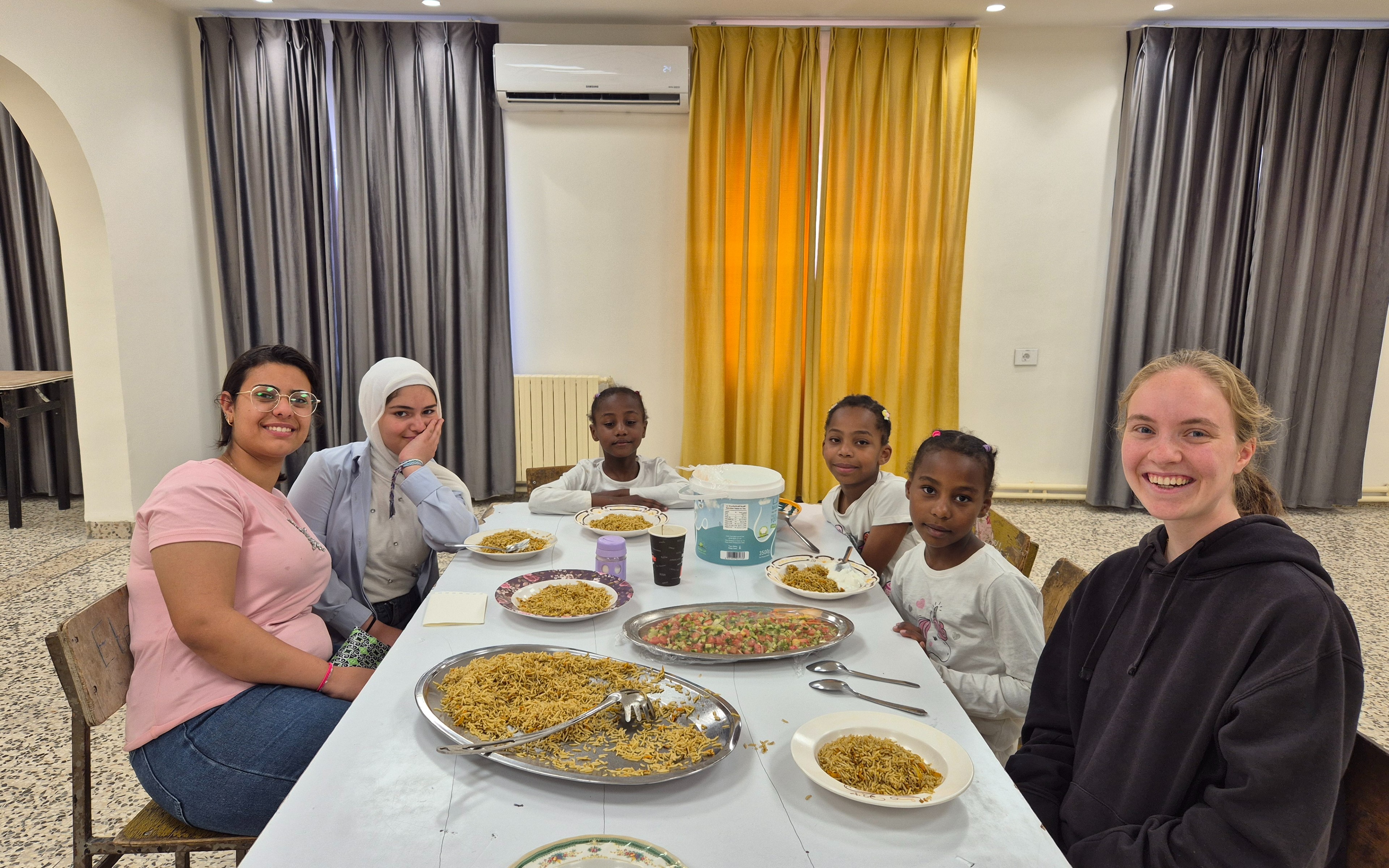 Mittagessen in der Mädchenfamilie (Foto: EMS/Taut) Mittagessen in der Mädchenfamilie (Foto: EMS/Taut)