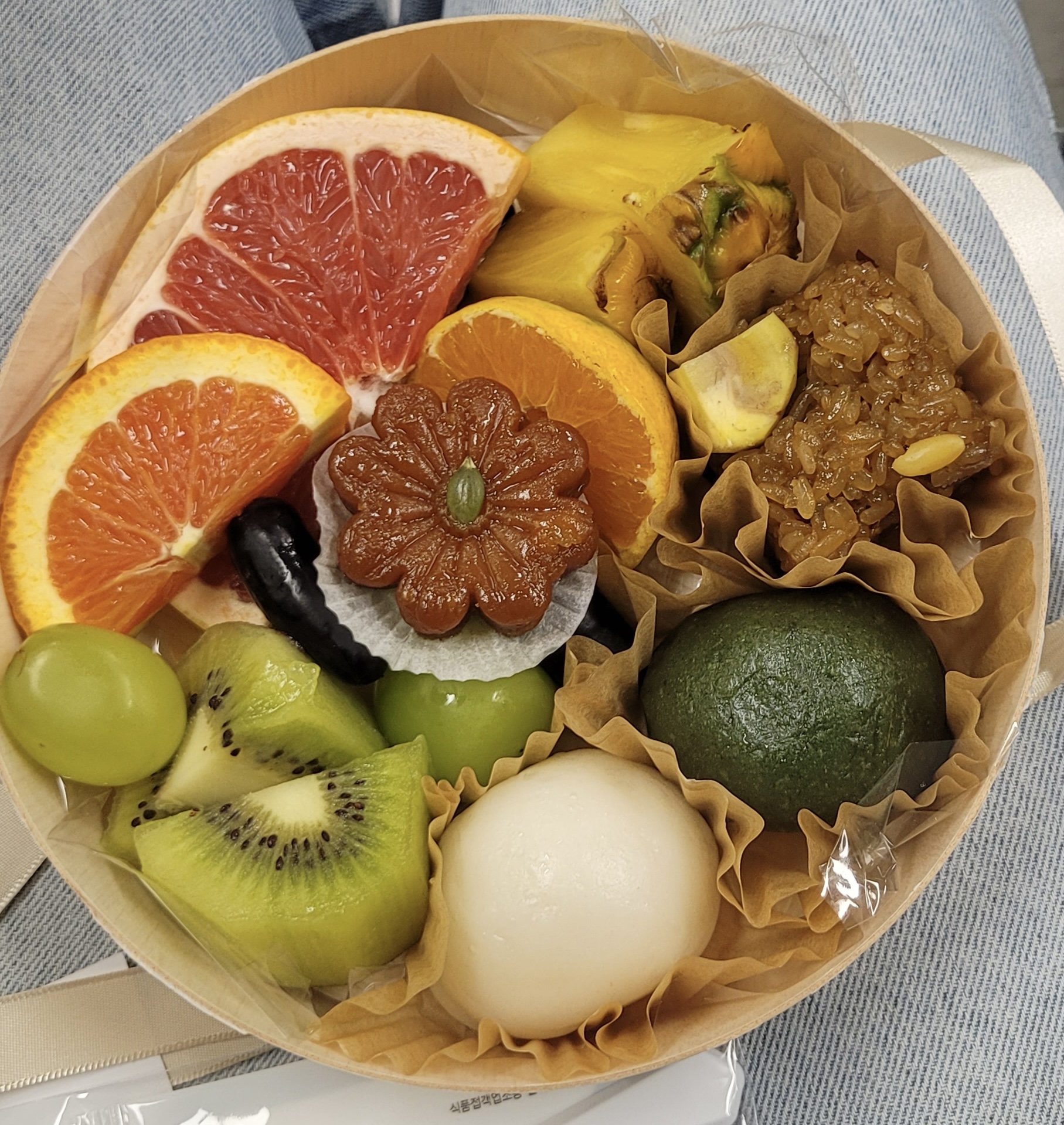 Essen bei einem Event von der PCK mit typischen koreanischen Snacks (Foto:EMS/Plum) Essen bei einem Event von der PCK mit typischen koreanischen Snacks (Foto:EMS/Plum)