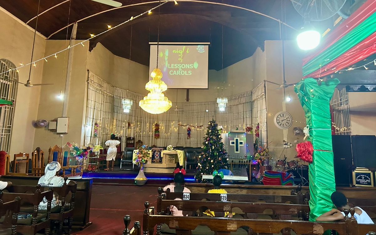 Geschmückte Kirche an Heiligabend (EMS/ Richter)