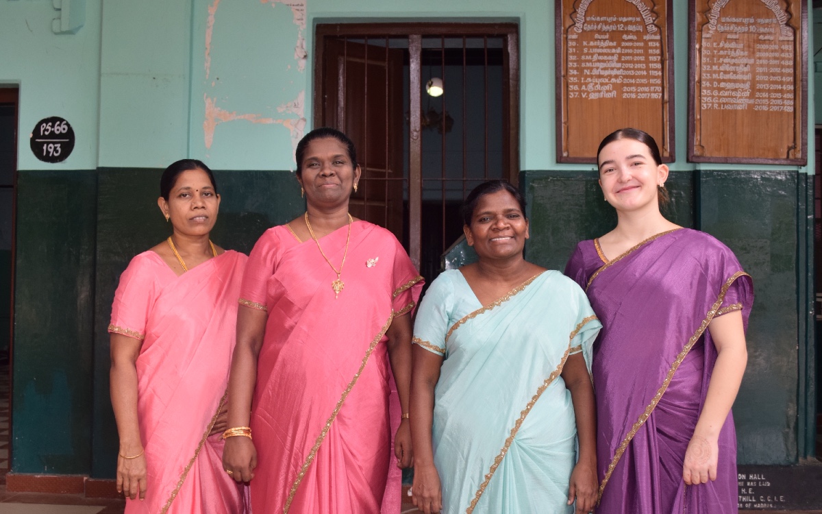 Lakshmi, Sylvia, Sheeba und ich bei der Weihnachtsfeier (Foto: EMS/Baer)