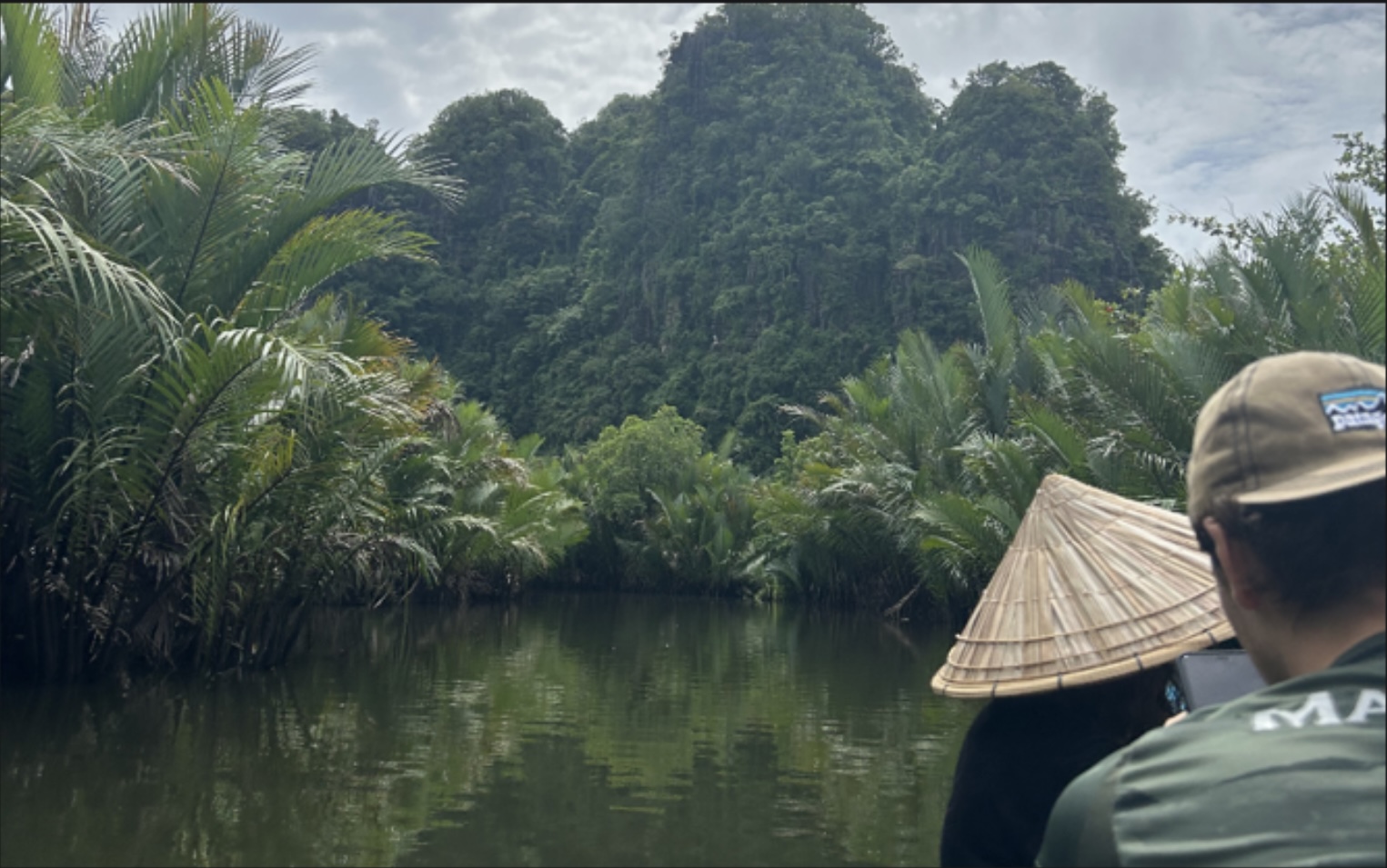 Bootsausflug im Nationalpark Bantimurung auf Sulawesi mit anderen Freiwilligen (Foto: EMS/ Bottenberg) Bootsausflug im Nationalpark Bantimurung auf Sulawesi mit anderen Freiwilligen (Foto: EMS/ Bottenberg)