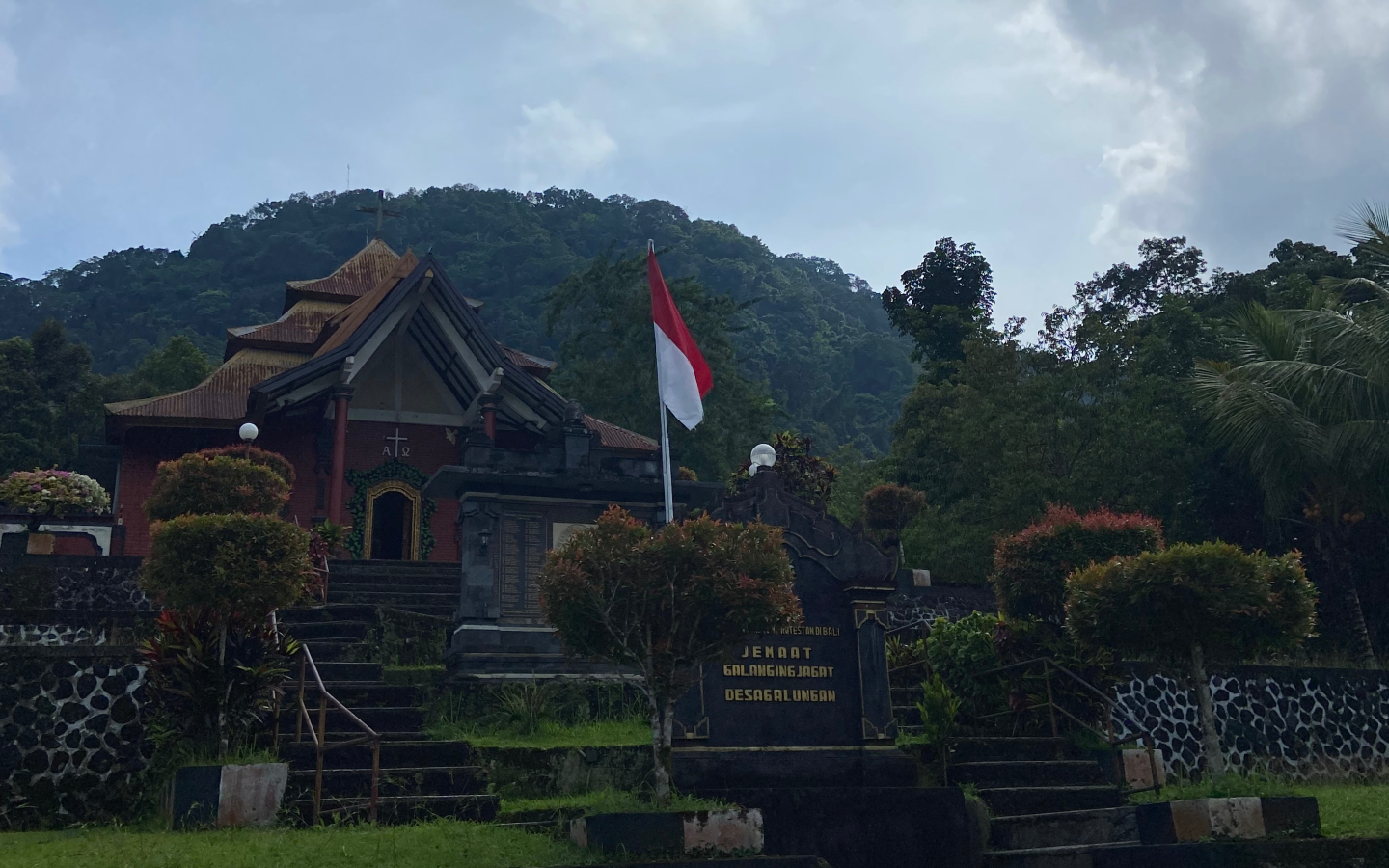 Kirchenbesuch in Galungan (Foto: EMS/Bottenberg)