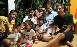 Abschiedsbild mit meiner Familie: Ino, Keano, Echi, Novella, Kaizer Johann, Kimberly, Martha und ich (v.l.n.r.) (Foto: EMS/Heinrich)