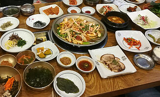 So sieht ein traditionelles Essen in Korea aus (Foto: EMS/Brucksch)