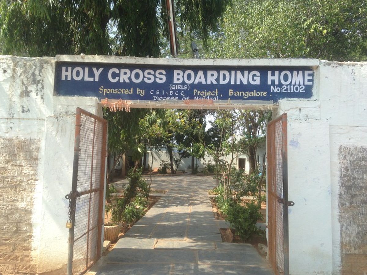 Der Eingang zum Holy Cross Boarding Home (Foto: EMS/Schmid)