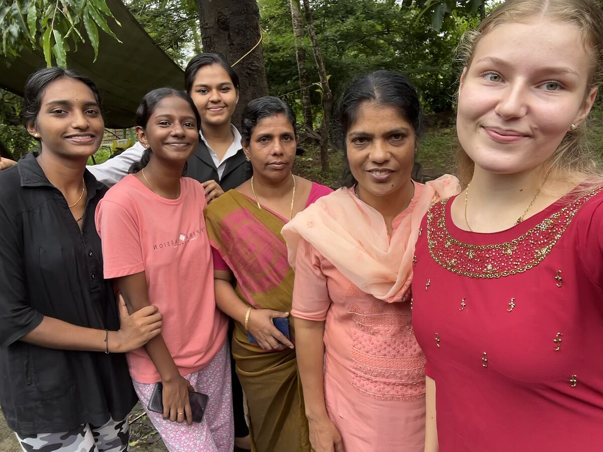  Foto mit einigen Mädchen und Frauen aus dem Hostel. (Foto: EMS/Oellig)