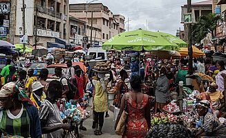 Marktbesuch in Accra (Foto: EMS/Kleenlof)