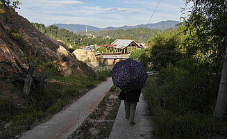 Auf dem Rückweg vom Reisfeld in Indonesien. (Foto: EMS/Kleinschmidt)