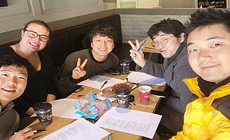 Eines von fünf Treffen zum Bibelverse lesen auf Deutsch (Foto: EMS/Brucksch)