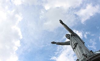 Christus-Statue in Burake. In Toraja ist die Mehrheit der Einwohner christlich. (Foto: EMS/Heinrich)