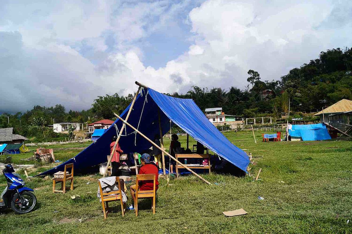 Unser Zelt auf dem Platz hinter der großen Aula (Foto: EMS/Dunker)