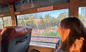Auf dem Weg nach Kodaikanal, vier Stunden aus dem Fenster zu schauen wurde nicht langweilig (Foto: EMS/Koester)