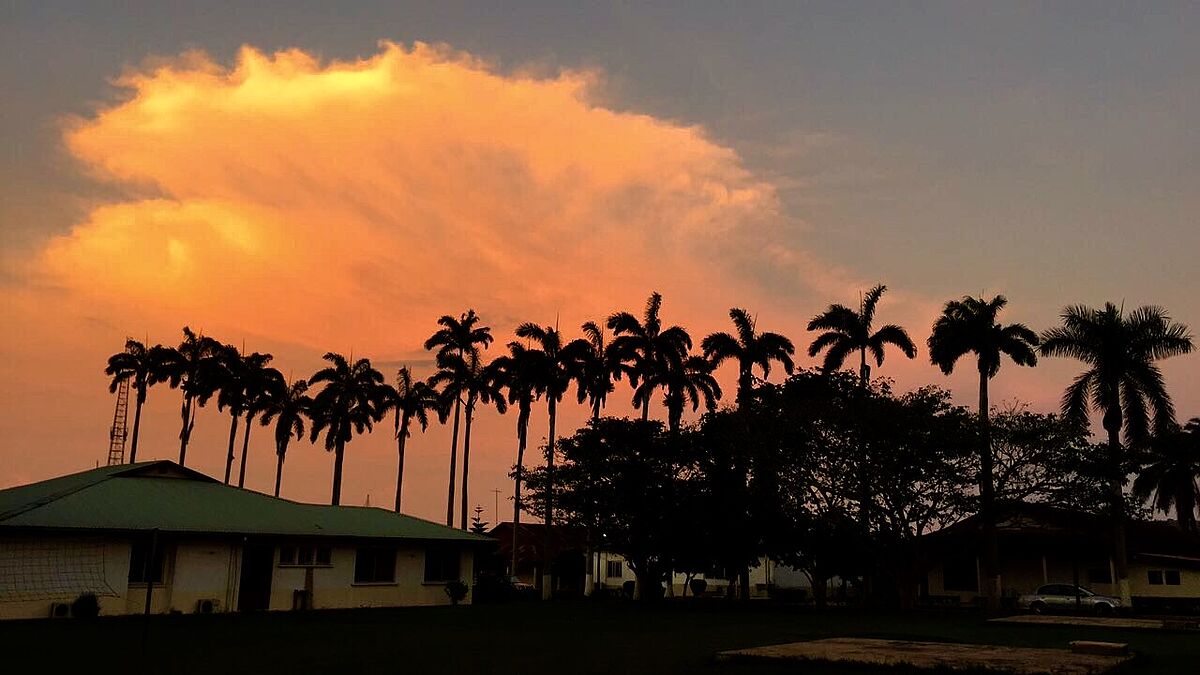 Abendrot auf dem Hospital-Campus Agogo - Touri-Bild muss auch mal sein :) (Foto: EMS/Sandherr)