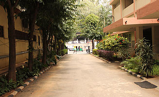 Einfahrt von dem Gelände der CSI in Bangalore (Foto: EMS/Hildenbrandt)