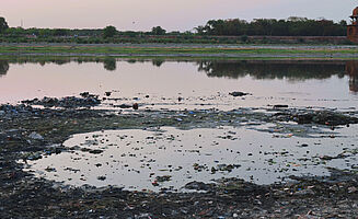 Verschmutzter Fluss im Norden Indiens (Foto: EMS/Marschar)
