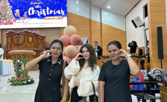 Heiligabend mit Desi und Indri in der Bukit Moria Kirche. (Foto: EMS/Melli) Heiligabend mit Desi und Indri in der Bukit Moria Kirche. (Foto: EMS/Melli)